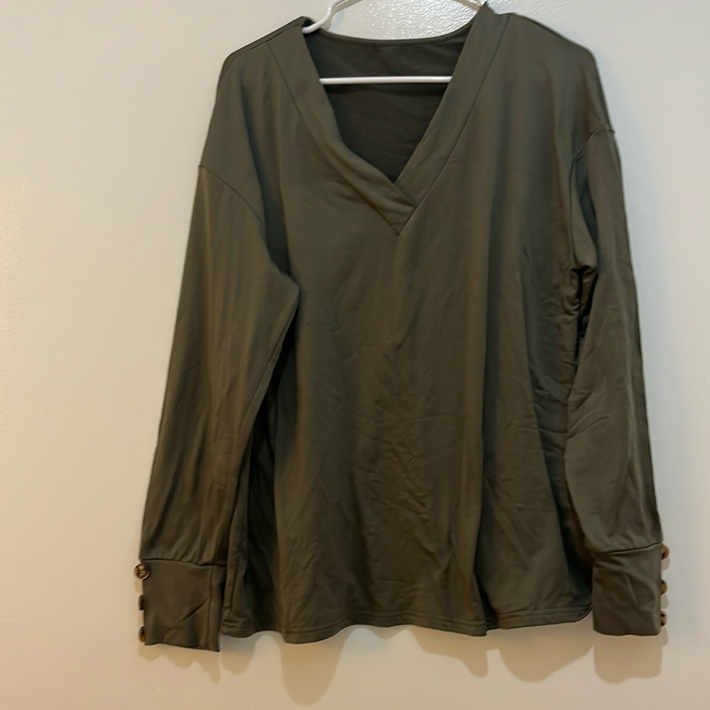 Button detailed long sleeve sweater